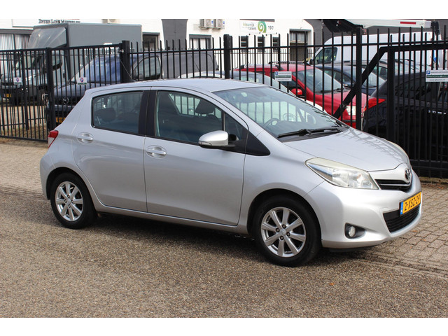 Foto 7 van Toyota Yaris 1.0 VVT-i Aspiration, Airco, Trekhaak!