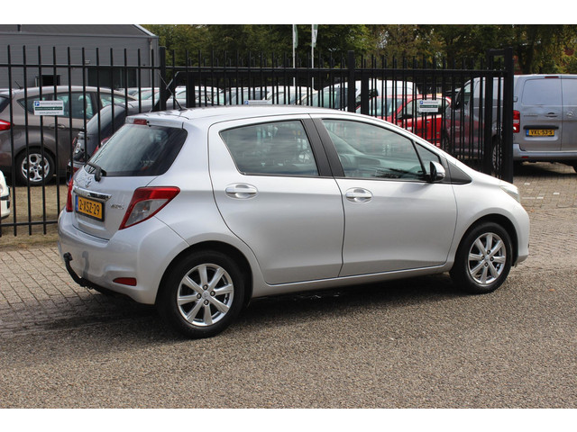 Foto 8 van Toyota Yaris 1.0 VVT-i Aspiration, Airco, Trekhaak!