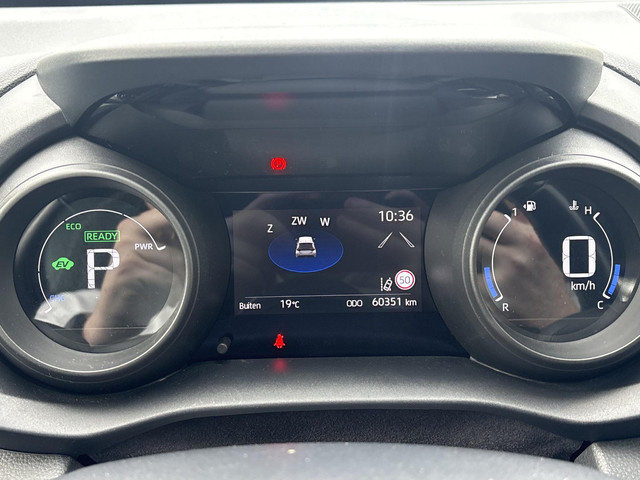 Foto 2 van Toyota Yaris 1.5 Hybrid First Edition **TREKHAAK/ KEYLESS/ PARKEERCAMERA**