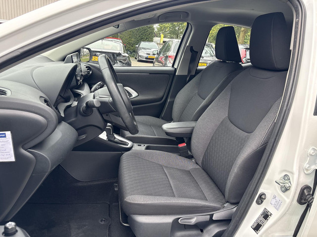 Foto 4 van Toyota Yaris 1.5 Hybrid Active **APPLE CARPLAY/ ADAPTIEF CRUISE CONTROL/ PARKEERCAMERA**