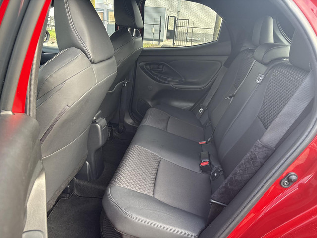 Foto 2 van Toyota Yaris 1.5 Hybrid Executive **DODEHOEK DETECTIE/ STOELVERWARMING/ KEYLESS**