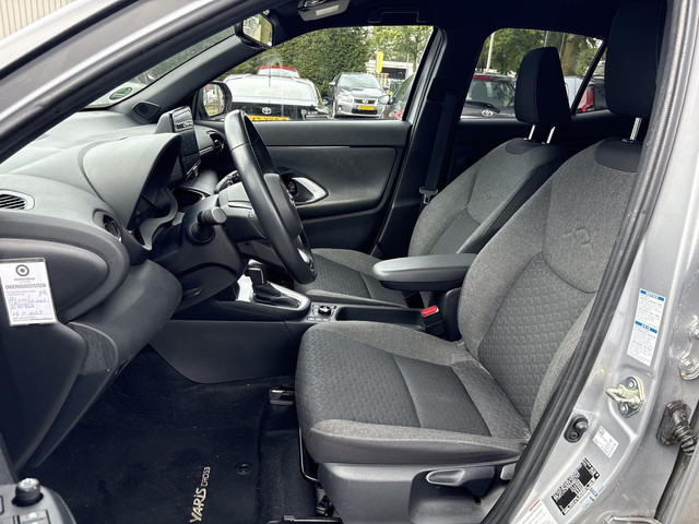 Foto 4 van Toyota Yaris Cross 1.5 Hybrid First Edition **PARKEERSENSOREN/ STOELVERWARMING/ ADAPTIEF CRUISE CONT