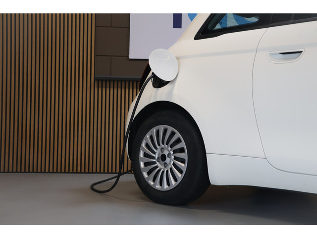 Foto 8 van Fiat 500 Urban 42 kWh Keyless/Stoelverw/CarPlay/Camera/15"