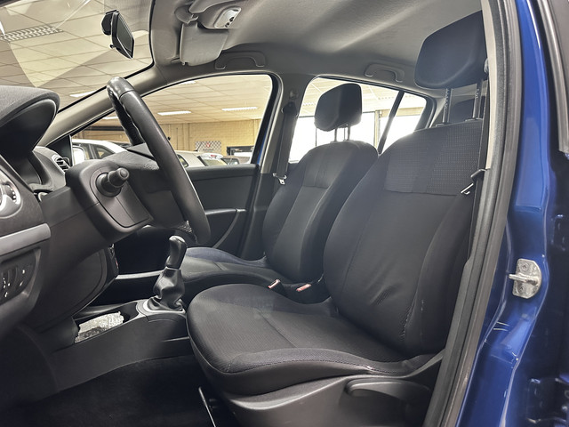 Foto 9 van Renault Clio 1.2-16V Dynamique/ D-Riem verv: 217.000 KM!/ 5-Drs/ 16'' LMV/ Airco/ Cruise/ Elek. pakk