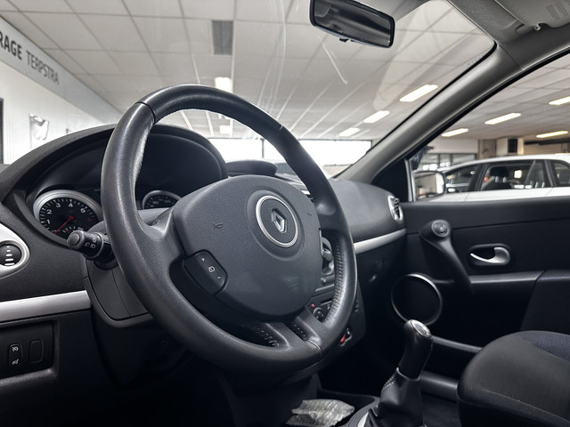 Foto 10 van Renault Clio 1.2-16V Dynamique/ D-Riem verv: 217.000 KM!/ 5-Drs/ 16'' LMV/ Airco/ Cruise/ Elek. pakk