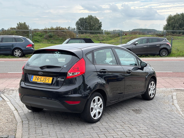Foto 10 van Ford Fiesta 1.25 Limited nieuwe apk