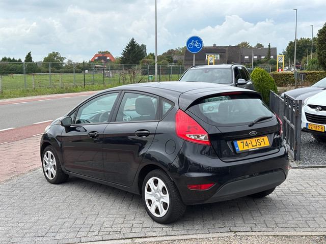 Foto 8 van Ford Fiesta 1.25 Limited nieuwe apk