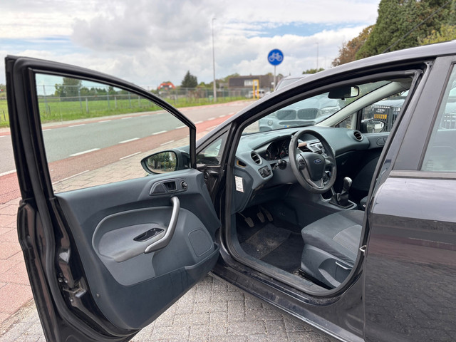 Foto 7 van Ford Fiesta 1.25 Limited nieuwe apk