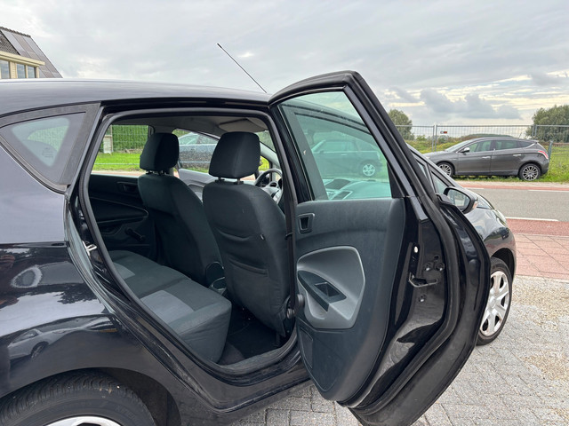 Foto 4 van Ford Fiesta 1.25 Limited nieuwe apk