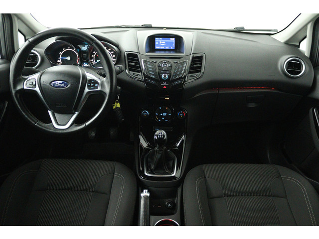 Foto 3 van Ford Fiesta 1.0 EcoBoost Candy Blue Edition (CRUISE CONTROL, PARKEERSENSOREN, AIRCO)
