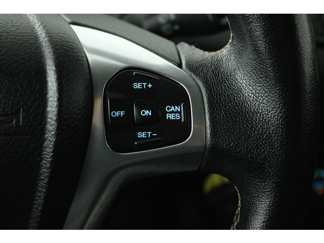 Foto 8 van Ford Fiesta 1.0 EcoBoost Candy Blue Edition (CRUISE CONTROL, PARKEERSENSOREN, AIRCO)