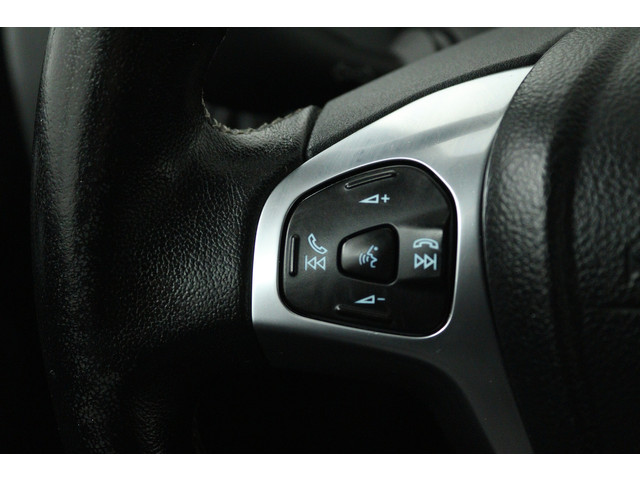Foto 10 van Ford Fiesta 1.0 EcoBoost Candy Blue Edition (CRUISE CONTROL, PARKEERSENSOREN, AIRCO)