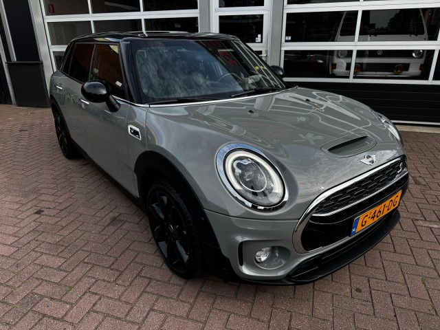 Foto 3 van MINI CLUBMAN 2.0 COOPER S CHILI SERIOUS BUSINESS / AUTOMAAT / CRUISE / HEAD-UP / PANO!