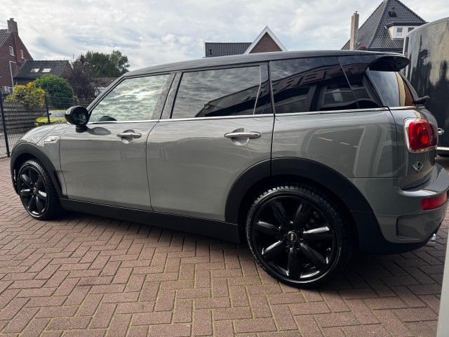 Foto 10 van MINI CLUBMAN 2.0 COOPER S CHILI SERIOUS BUSINESS / AUTOMAAT / CRUISE / HEAD-UP / PANO!