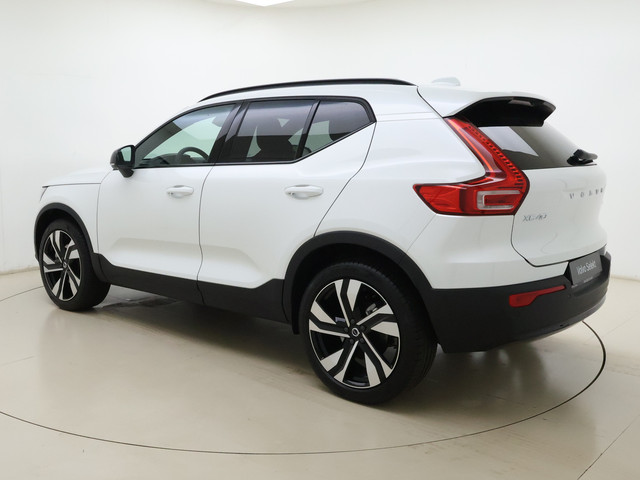 Foto 9 van Volvo XC40 B4 211pk Plus Dark / 20'' / 360 Camera / Trekhaak / Pixel Koplampen / Panoramadak / Nubuc