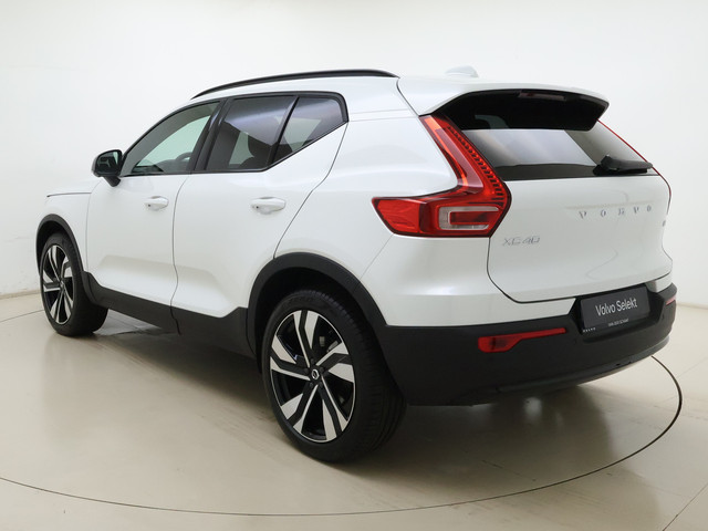 Foto 2 van Volvo XC40 B4 211pk Plus Dark / 20'' / 360 Camera / Trekhaak / Pixel Koplampen / Panoramadak / Nubuc