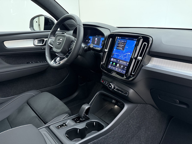 Foto 8 van Volvo XC40 B4 211pk Plus Dark / 20'' / 360 Camera / Trekhaak / Pixel Koplampen / Panoramadak / Nubuc