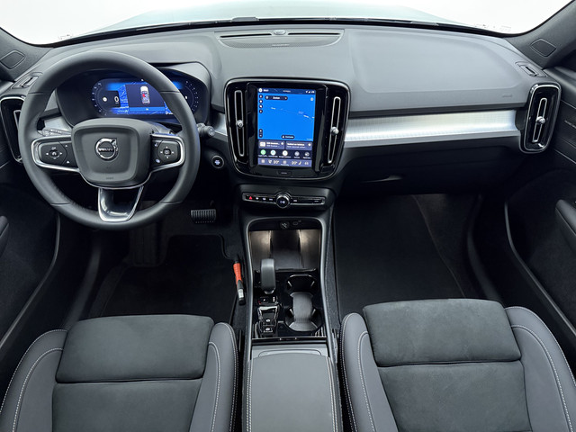 Foto 10 van Volvo XC40 B4 211pk Plus Dark / 20'' / Pixel Koplampen / Panoramadak / Getint Glas / Nubuck / 360 Ca