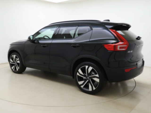 Foto 9 van Volvo XC40 B4 211pk Plus Dark / 20'' / Pixel Koplampen / Panoramadak / Getint Glas / Nubuck / 360 Ca