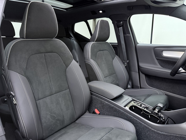 Foto 8 van Volvo XC40 B4 211pk Plus Dark / 20'' / Pixel Koplampen / Panoramadak / Getint Glas / Nubuck / 360 Ca