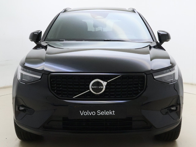 Foto 7 van Volvo XC40 B4 211pk Plus Dark / 20'' / Pixel Koplampen / Panoramadak / Getint Glas / Nubuck / 360 Ca