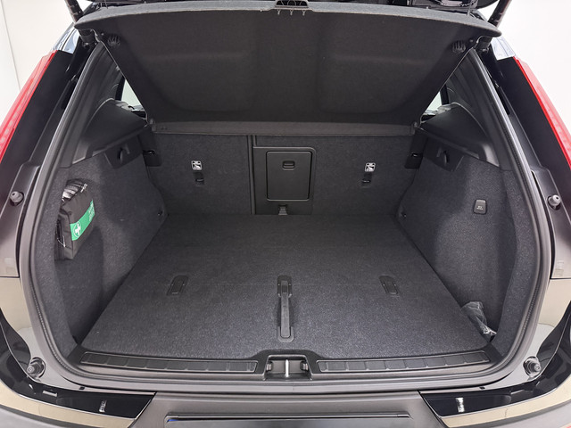 Foto 4 van Volvo XC40 B4 211pk Plus Dark / 20'' / Pixel Koplampen / Panoramadak / Getint Glas / Nubuck / 360 Ca