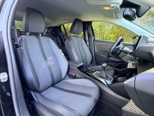 Foto 5 van Peugeot 208 1.2 PureTech Allure Pack Carplay 360Camera 16INCH Cruise Control Perfect Onderhouden