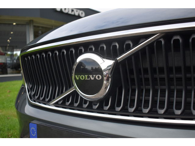 Foto 9 van Volvo XC40 B3 Core | Leder |  ACC | Stoel stuurwiel verwarmd | Camera + PDC |