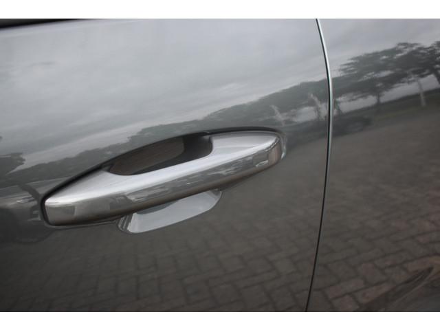 Foto 7 van Volvo XC40 B3 Core | Leder |  ACC | Stoel stuurwiel verwarmd | Camera + PDC |