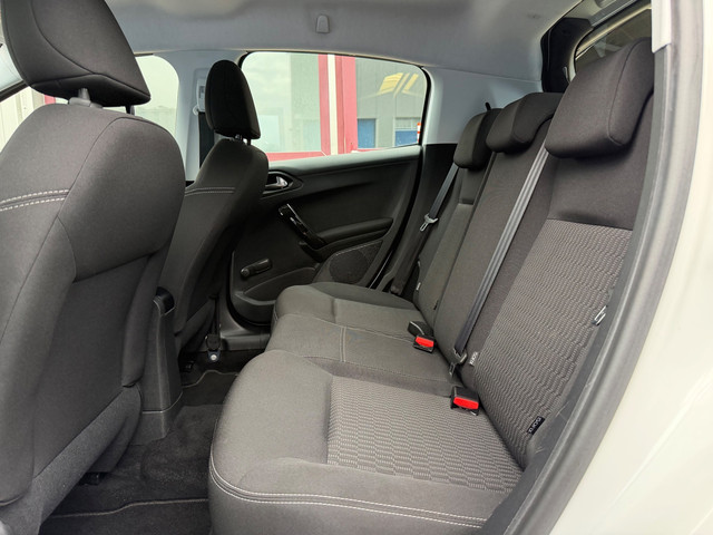 Foto 10 van Peugeot 208 1.2 PureTech Active|2e Eigenaar|Distributie vv in 2021|Navi|Carplay|Airco|PDC|Isofix|Goe