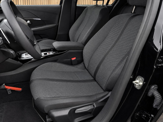 Foto 4 van Peugeot 208 1.2 Hybrid 110 e-DCS6 Allure Automaat | Camera/Navi/Climate