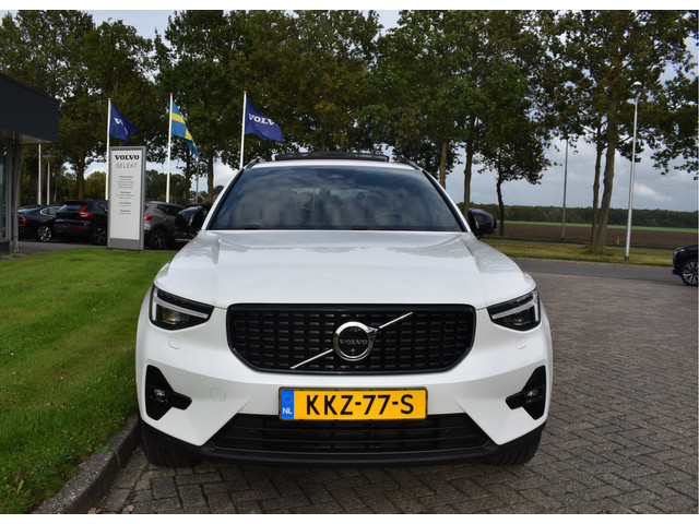 Volvo XC40 B4 Plus Dark | ACC | Trekhaak | Schuif/kanteldak | Stoel + Stuur verwarmd | BLIS | Nubuck