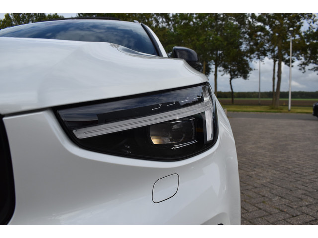 Foto 10 van Volvo XC40 B4 Plus Dark | ACC | Trekhaak | Schuif/kanteldak | Stoel + Stuur verwarmd | BLIS | Nubuck