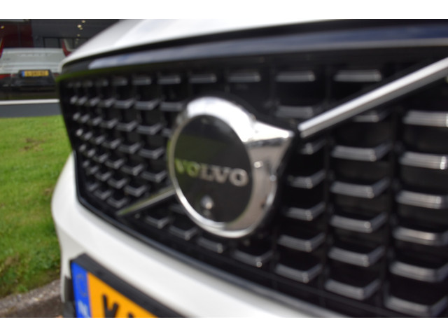 Foto 9 van Volvo XC40 B4 Plus Dark | ACC | Trekhaak | Schuif/kanteldak | Stoel + Stuur verwarmd | BLIS | Nubuck