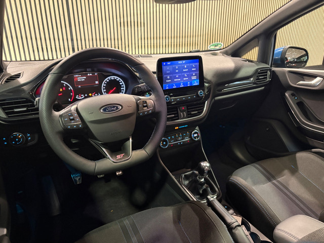 Foto 2 van Ford Fiesta 1.5 EcoBoost ST / 1e eigenaar / Dealer onderhouden / Winterpakket /