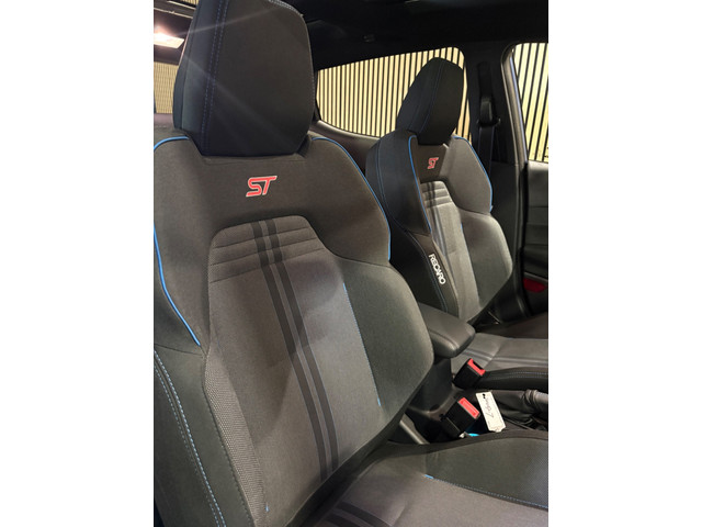 Foto 9 van Ford Fiesta 1.5 EcoBoost ST / 1e eigenaar / Dealer onderhouden / Winterpakket /