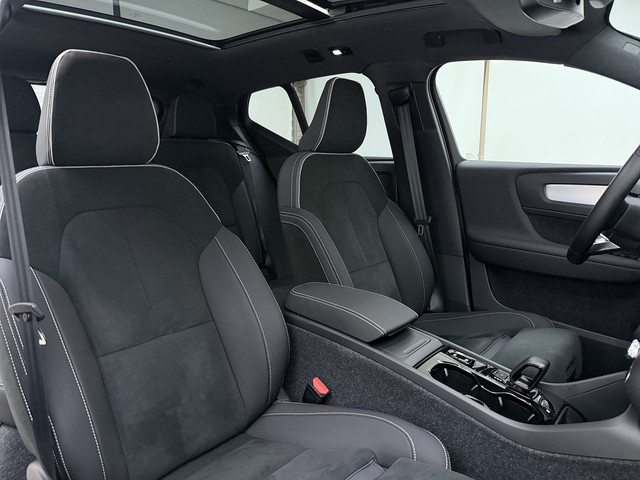 Foto 5 van Volvo XC40 B4 211pk Plus Dark / Nubuck / Elektr. Stoelen / Panoramadak / Trekhaak / Harman&Kardon Au