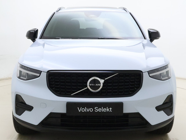 Foto 6 van Volvo XC40 B4 211pk Plus Dark / Nubuck / Elektr. Stoelen / Panoramadak / Trekhaak / Harman&Kardon Au