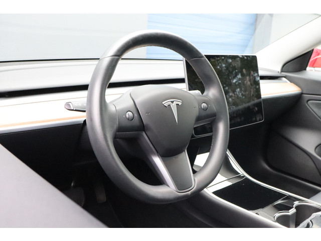Foto 2 van Tesla Model 3 Long Range AWD 75 kWh | SOH 87% | Full Self-Driving computer 3 | Premium kleur