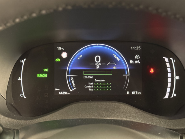 Foto 9 van Toyota Yaris Cross 1.5 Hybrid 130 Dynamic | 130 pk | Stoel / Stuur en voorruitverwarming |