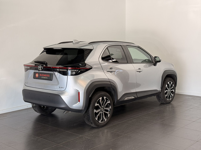 Foto 8 van Toyota Yaris Cross 1.5 Hybrid 115 First Edition + Winterpack | Stoel / Stuur en voorruitverwarming |