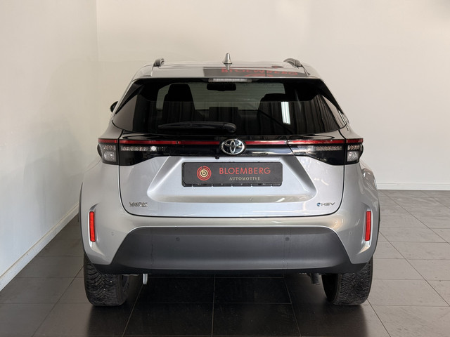 Foto 6 van Toyota Yaris Cross 1.5 Hybrid 115 First Edition + Winterpack | Stoel / Stuur en voorruitverwarming |