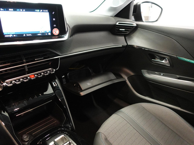 Foto 2 van Peugeot 208 1.2 PureTech 100pk Automaat Allure Pack  Navigatie Apple Carplay/Android Auto Camera Par