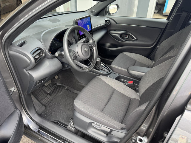Foto 4 van Toyota Yaris Cross Dynamic + Comfort pakket | Parkeersensoren voor + achter | Stoelverwarming voor |