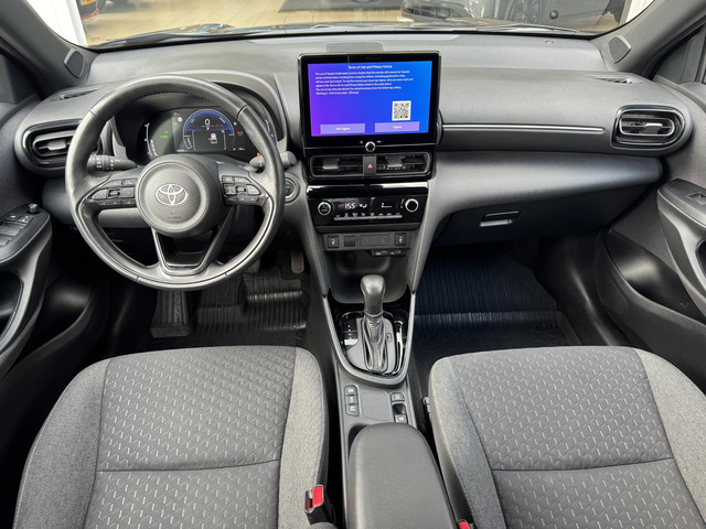 Foto 3 van Toyota Yaris Cross Dynamic + Comfort pakket | Parkeersensoren voor + achter | Stoelverwarming voor |