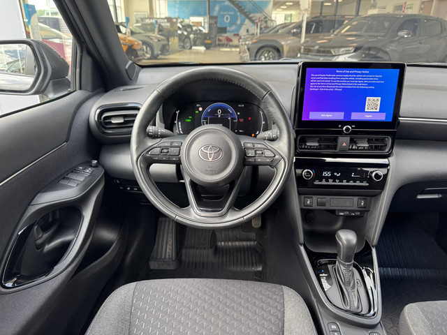 Foto 2 van Toyota Yaris Cross Dynamic + Comfort pakket | Parkeersensoren voor + achter | Stoelverwarming voor |