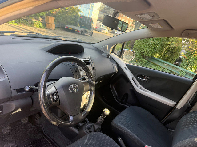 Foto 2 van Toyota Yaris 1.3 VVTi Aspiration