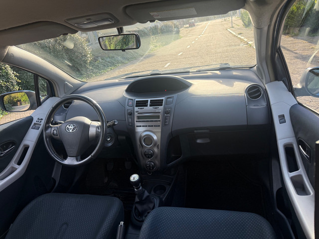 Foto 8 van Toyota Yaris 1.3 VVTi Aspiration
