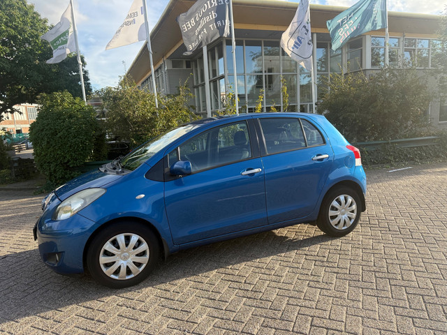 Foto 3 van Toyota Yaris 1.3 VVTi Aspiration