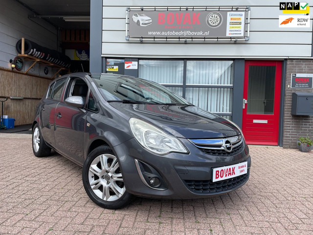 Foto 2 van Opel Corsa 1.4-16V Edition Limited 5 deurs airco